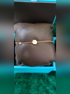 Birks Bee Chic Collection 18k Yellow Gold Hexagon Mother-of-Pearl Bracelet 7.4 "